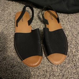 Women’s Arizona Jean sandals size 8. Like new